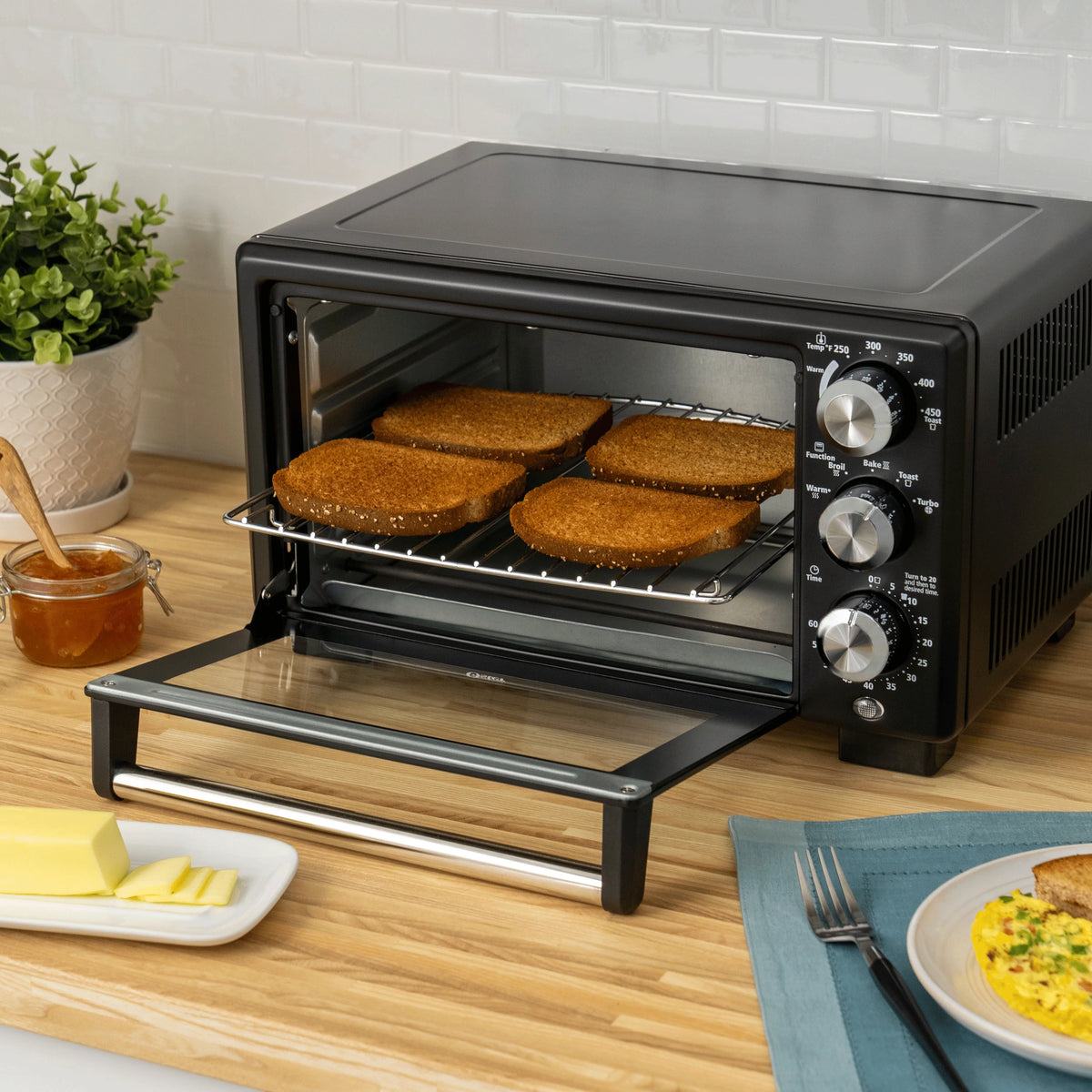 4-Slice Convection Toaster Oven, Matte Black D485