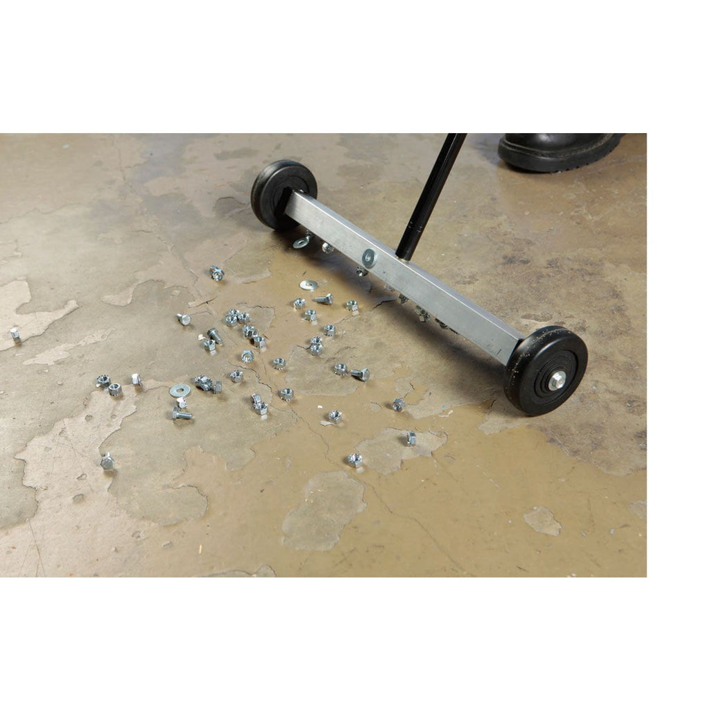 17 In. Mini Magnetic Sweeper V815