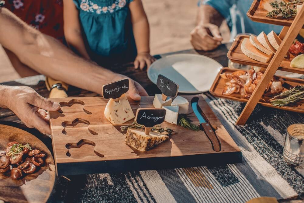 Acacia Cheese Board and Tools Set G8182